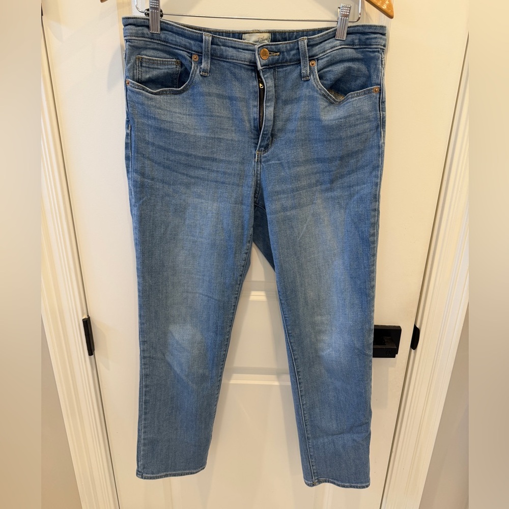 Universal Thread Light Blue Slim Straight Jeans